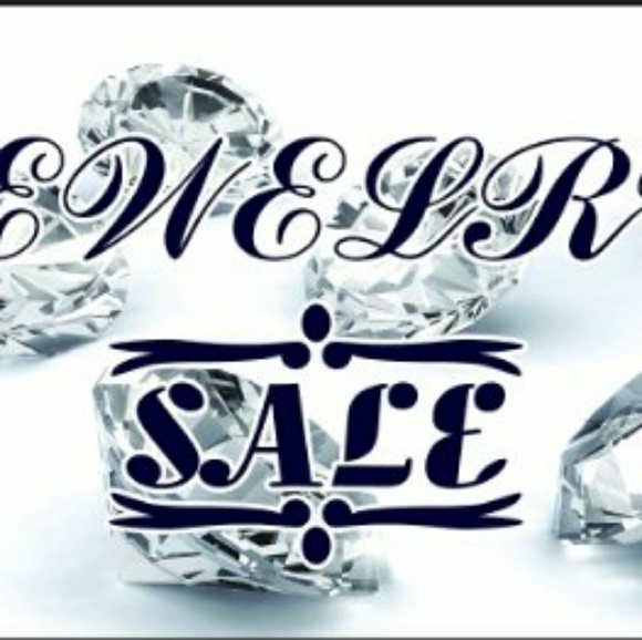 KEEP SCROLLING!! WE CARRY MEN'S WOMEN'S CHILDREN'S - Picture 2 of 3